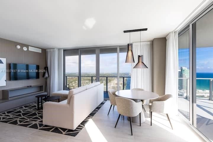 En Venta: $980,000 (2 camas, 2 baños, 1075 Pies cuadrados)