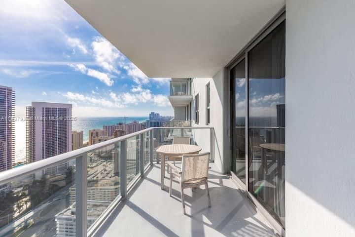 En Venta: $980,000 (2 camas, 2 baños, 1075 Pies cuadrados)