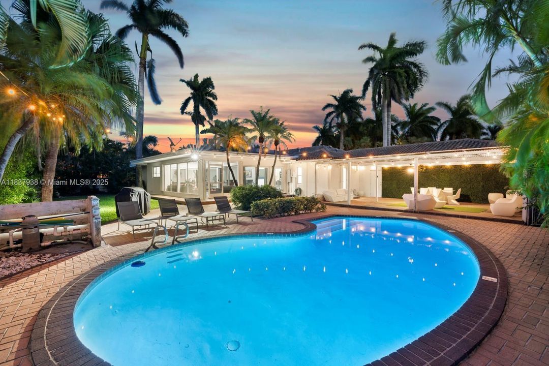 Recientemente alquilado: $12,500 (4 camas, 4 baños, 3373 Pies cuadrados)