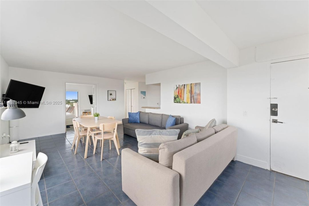 На продажу: $349,000 (1 спален, 1 ванн, 739 Квадратных фут)