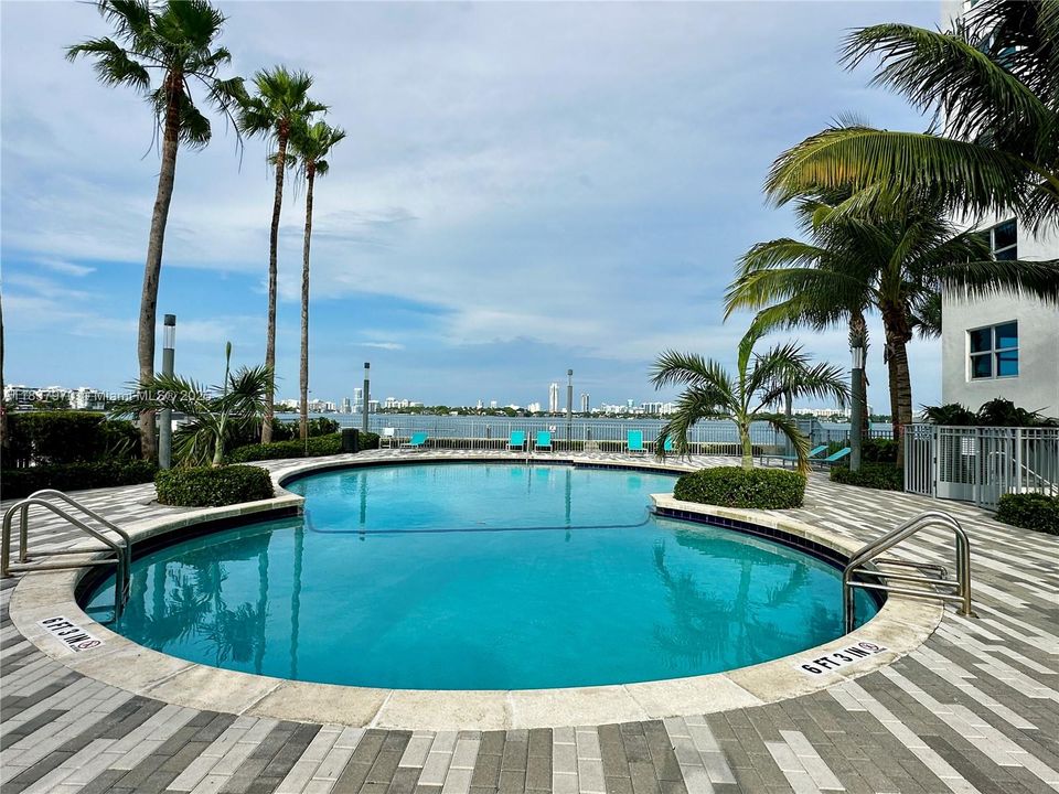 Недавно продано: $299,000 (2 спален, 2 ванн, 1145 Квадратных фут)