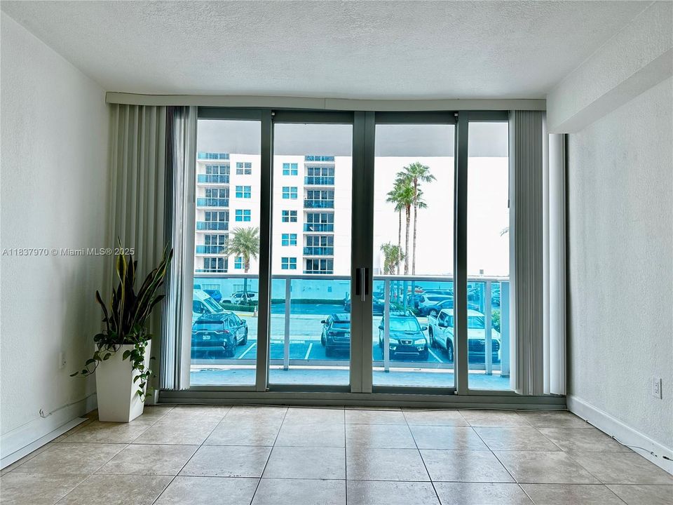 Недавно продано: $299,000 (2 спален, 2 ванн, 1145 Квадратных фут)