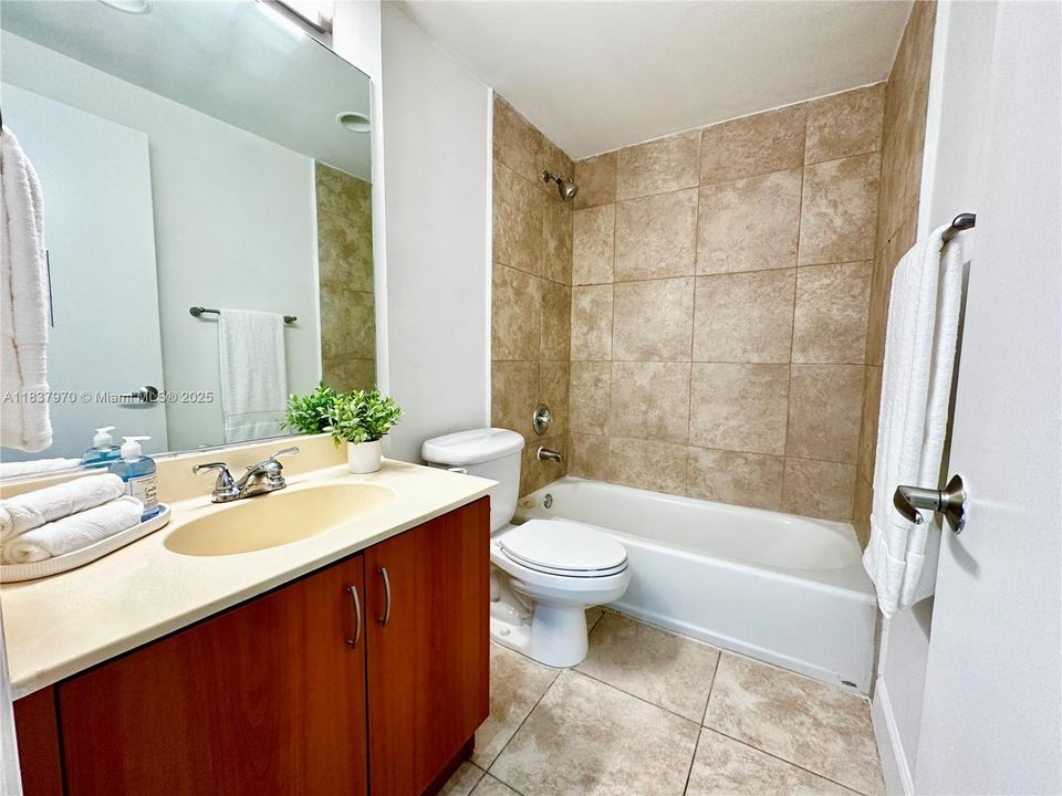 Недавно продано: $299,000 (2 спален, 2 ванн, 1145 Квадратных фут)