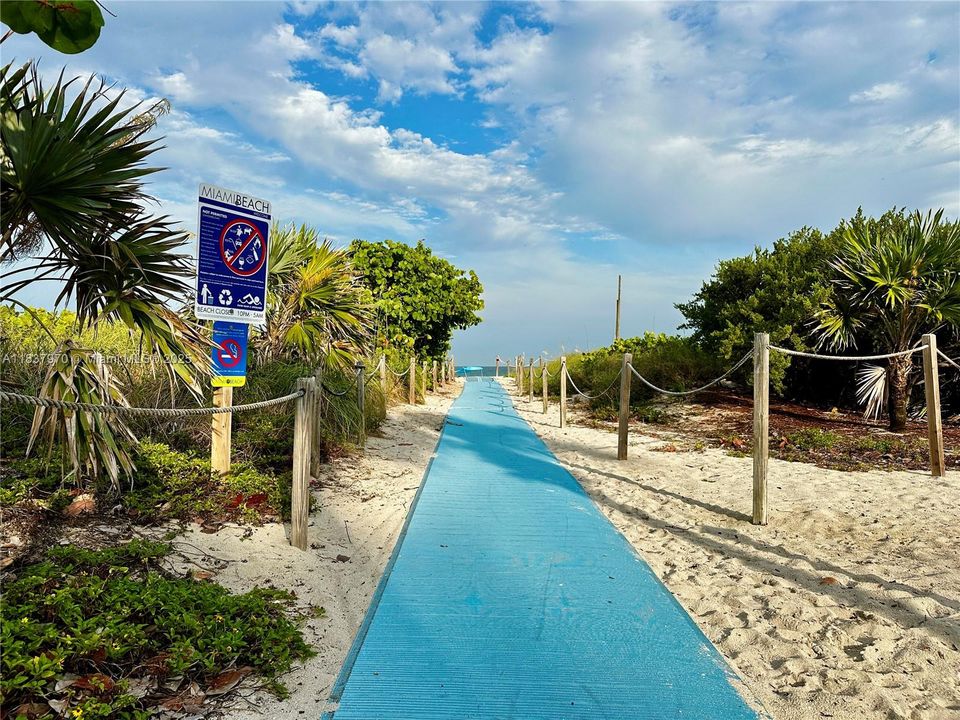 Недавно продано: $299,000 (2 спален, 2 ванн, 1145 Квадратных фут)