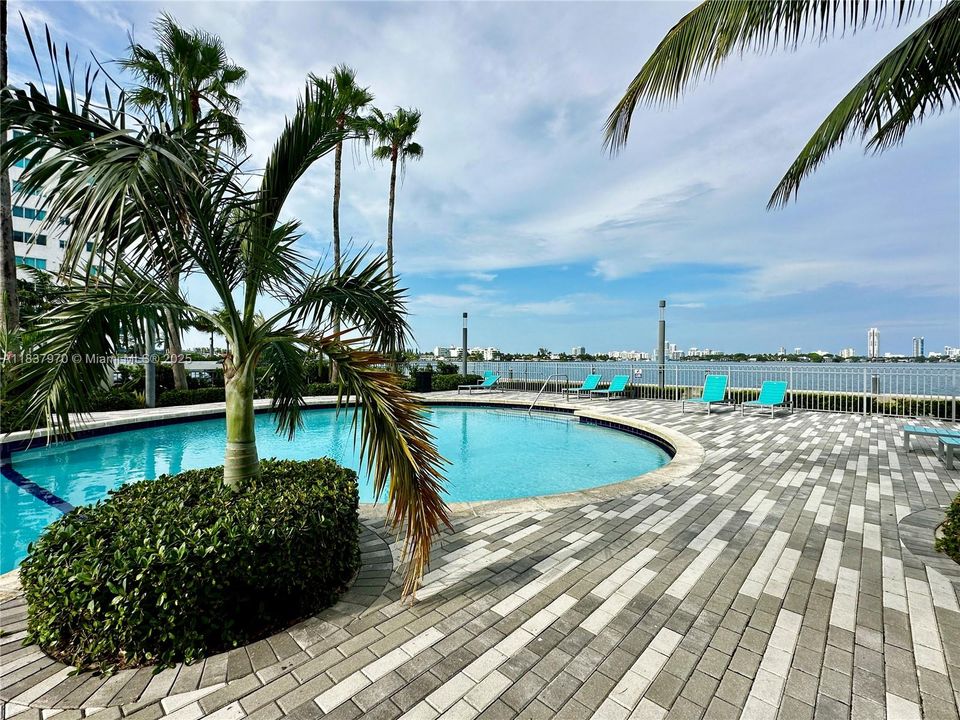 Недавно продано: $299,000 (2 спален, 2 ванн, 1145 Квадратных фут)