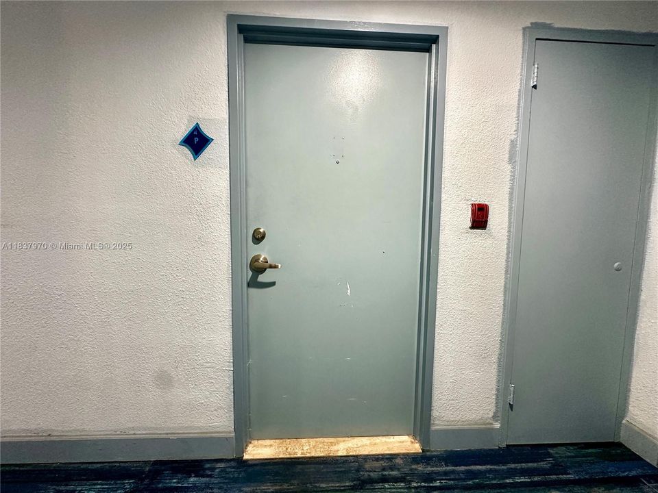 Недавно продано: $299,000 (2 спален, 2 ванн, 1145 Квадратных фут)