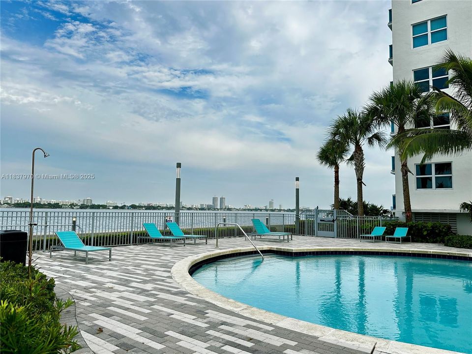 Недавно продано: $299,000 (2 спален, 2 ванн, 1145 Квадратных фут)