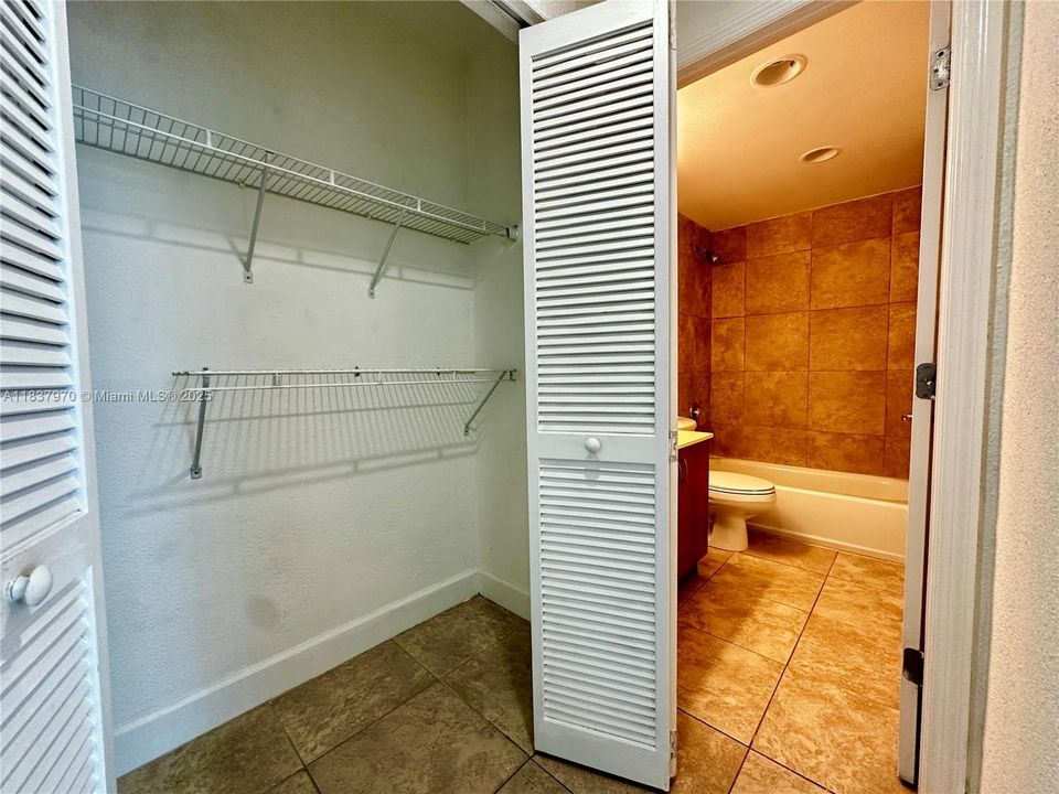 Недавно продано: $299,000 (2 спален, 2 ванн, 1145 Квадратных фут)