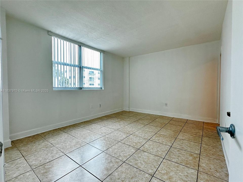 Недавно продано: $299,000 (2 спален, 2 ванн, 1145 Квадратных фут)