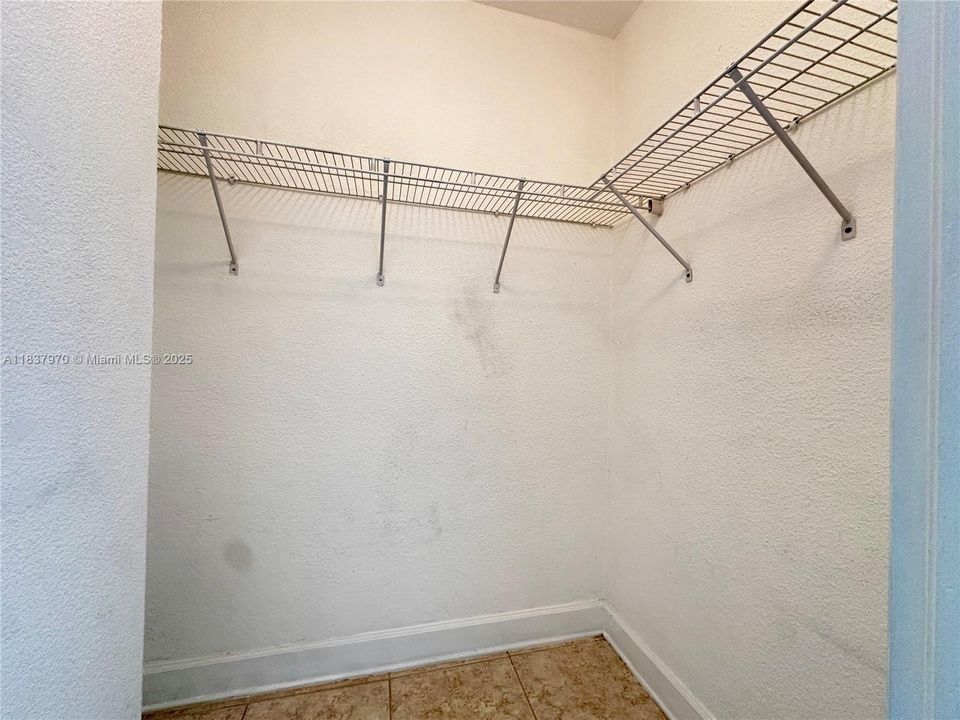 Недавно продано: $299,000 (2 спален, 2 ванн, 1145 Квадратных фут)