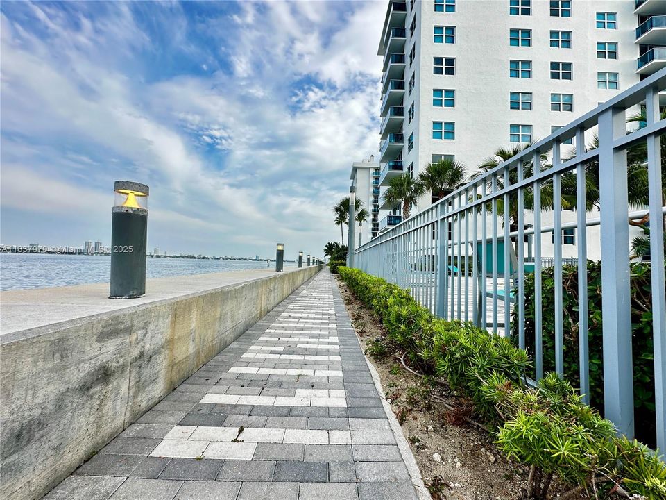 Недавно продано: $299,000 (2 спален, 2 ванн, 1145 Квадратных фут)