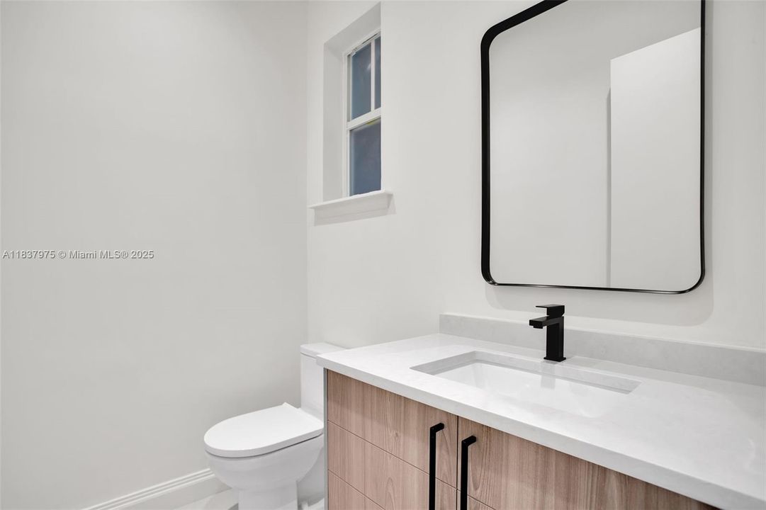 最近售出: $1,134,000 (3 贝兹, 2 浴室, 2468 平方英尺)