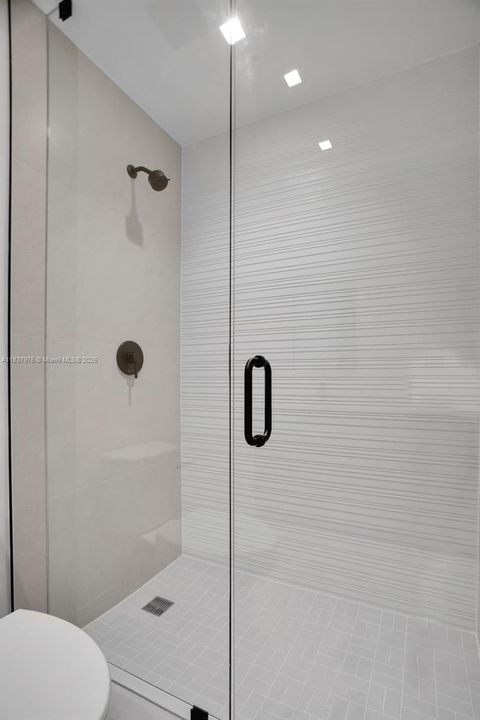 最近售出: $1,134,000 (3 贝兹, 2 浴室, 2468 平方英尺)