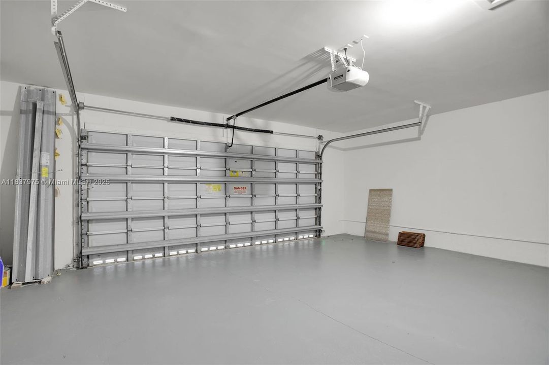 最近售出: $1,134,000 (3 贝兹, 2 浴室, 2468 平方英尺)