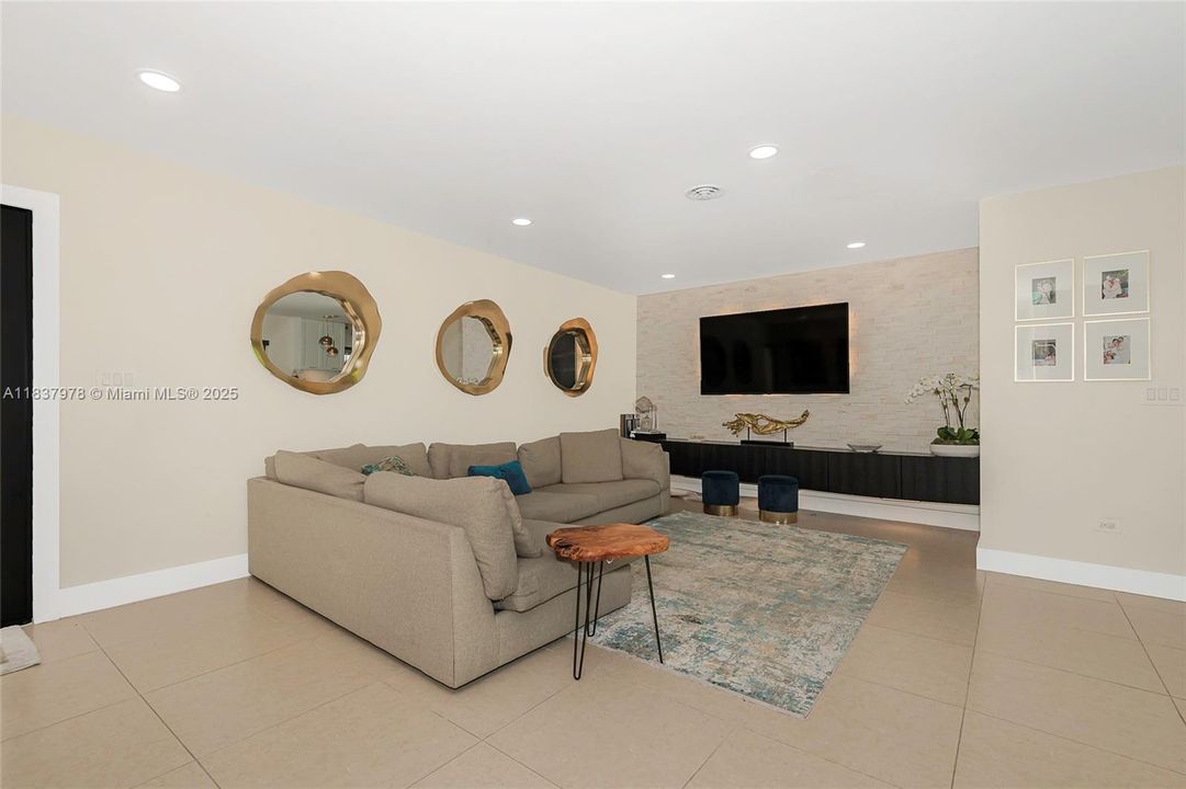 待售: $899,000 (4 贝兹, 2 浴室, 1508 平方英尺)