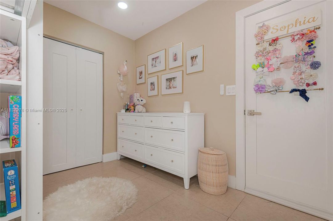 待售: $899,000 (4 贝兹, 2 浴室, 1508 平方英尺)