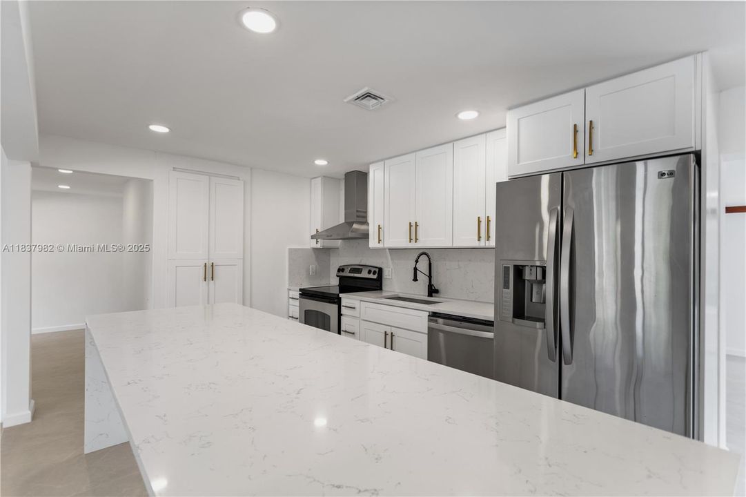 For Sale: $1,080,000 (3 beds, 2 baths, 2117 Square Feet)