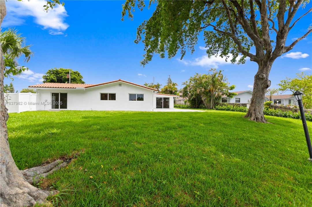 For Sale: $1,080,000 (3 beds, 2 baths, 2117 Square Feet)