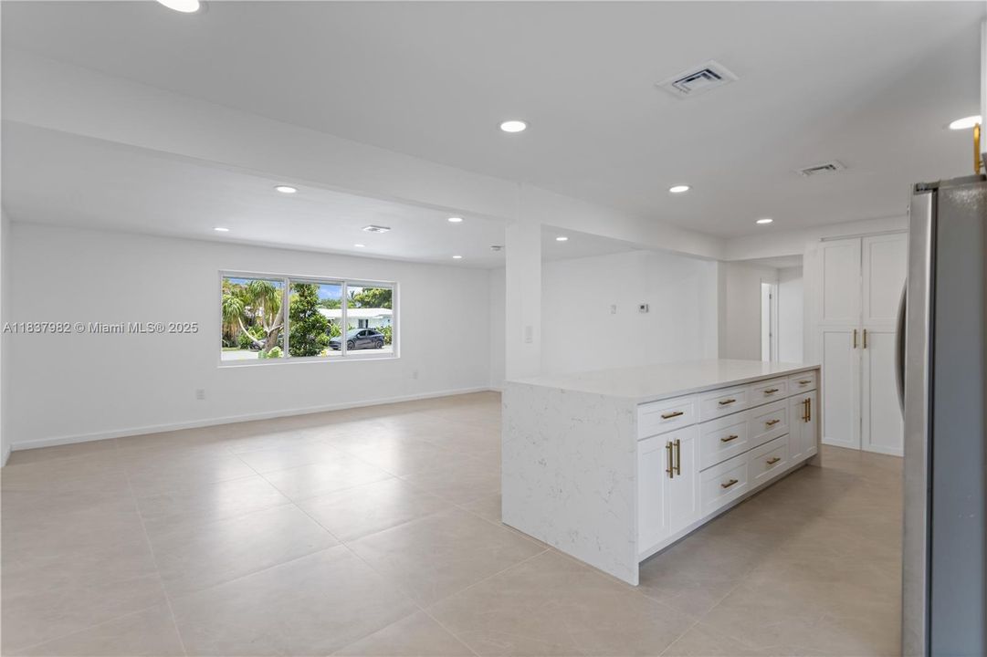 For Sale: $1,080,000 (3 beds, 2 baths, 2117 Square Feet)