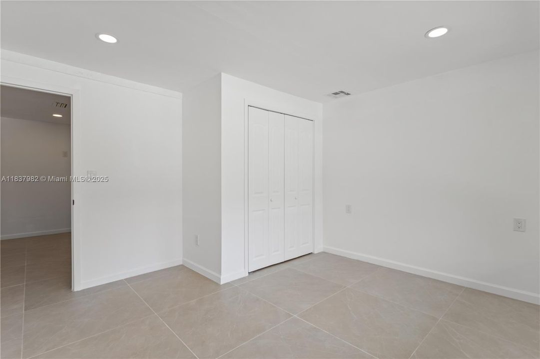 For Sale: $1,080,000 (3 beds, 2 baths, 2117 Square Feet)