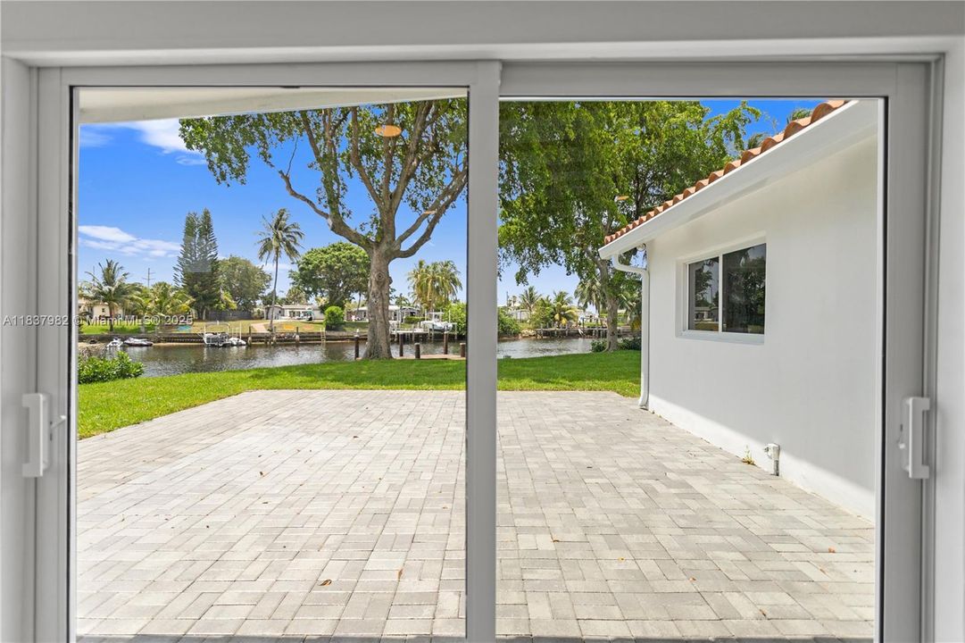 For Sale: $1,080,000 (3 beds, 2 baths, 2117 Square Feet)