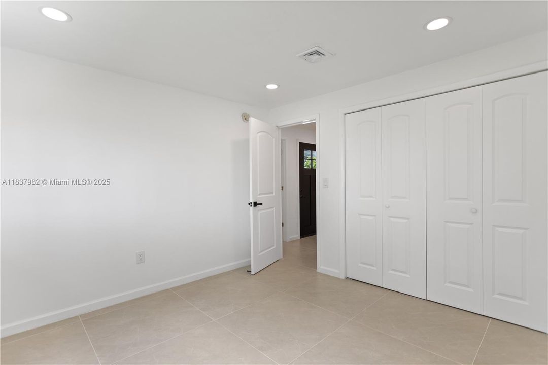 For Sale: $1,080,000 (3 beds, 2 baths, 2117 Square Feet)