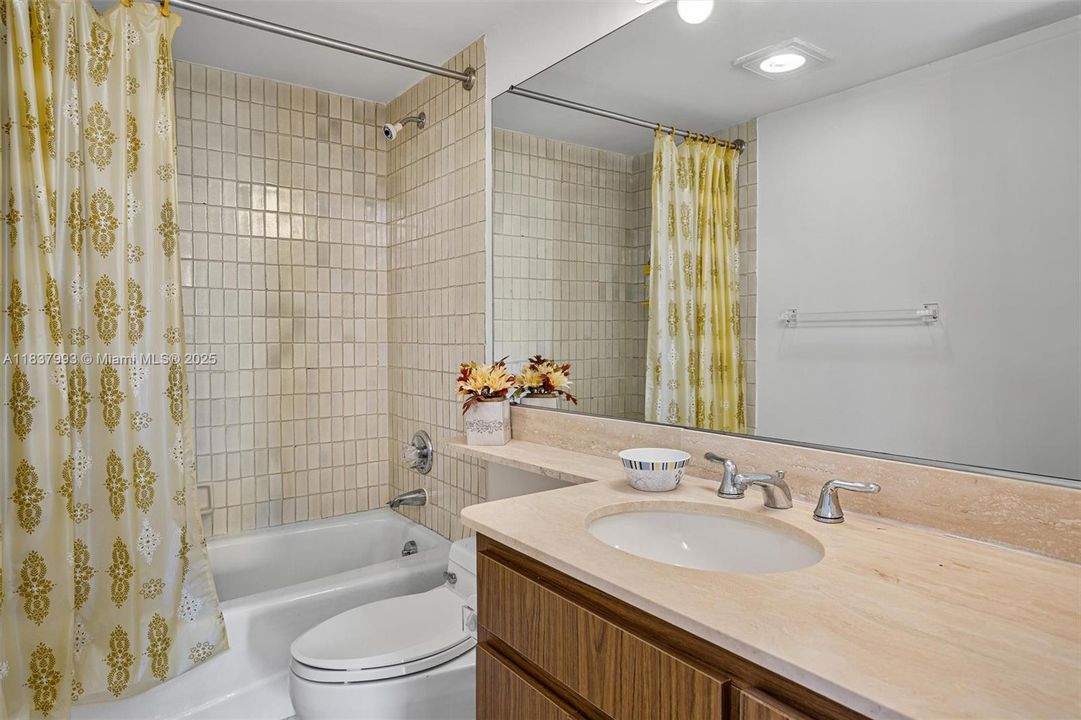 Recently Sold: $1,245,000 (2 beds, 2 baths, 0 Square Feet)