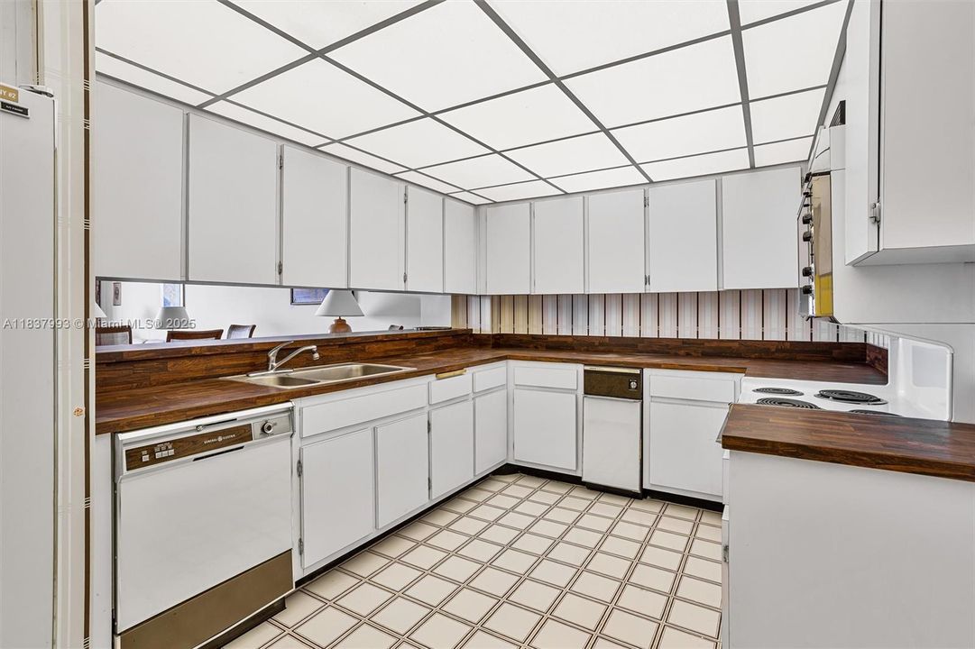 Recently Sold: $1,245,000 (2 beds, 2 baths, 0 Square Feet)