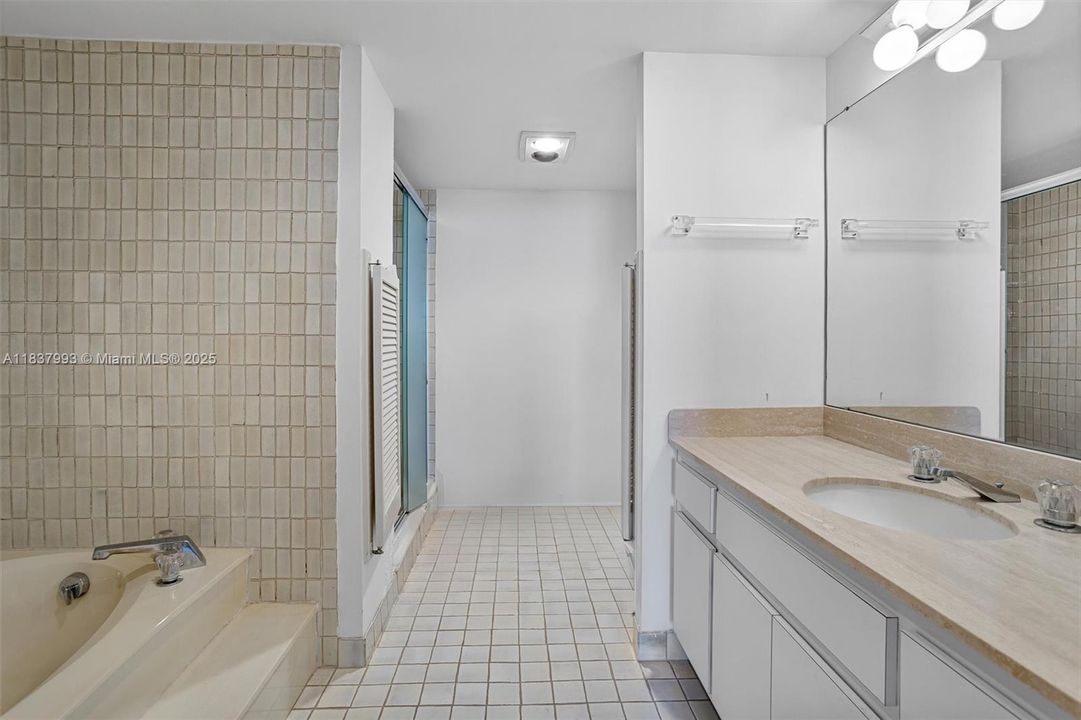 Recently Sold: $1,245,000 (2 beds, 2 baths, 0 Square Feet)