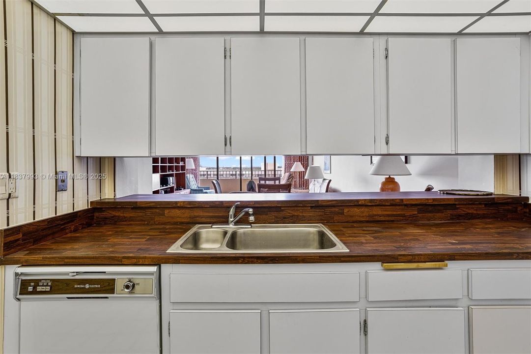 Recently Sold: $1,245,000 (2 beds, 2 baths, 0 Square Feet)