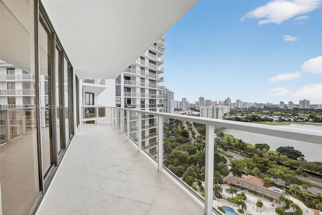 For Sale: $1,250,000 (2 beds, 2 baths, 1800 Square Feet)