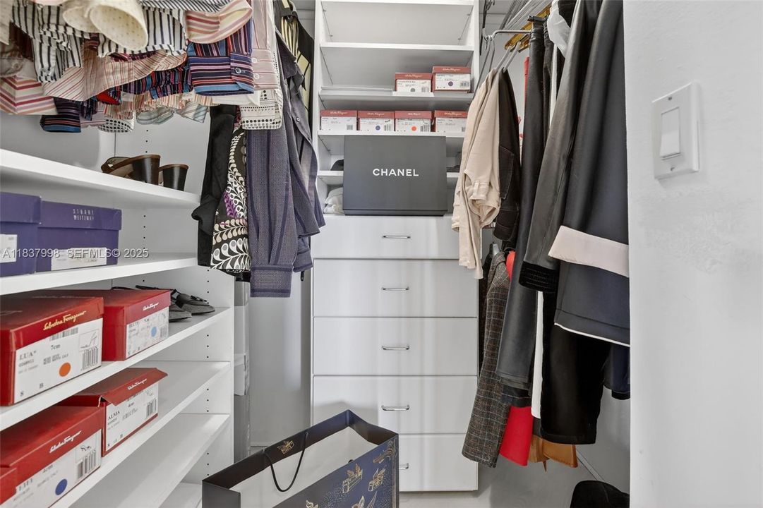 For Sale: $1,250,000 (2 beds, 2 baths, 1800 Square Feet)