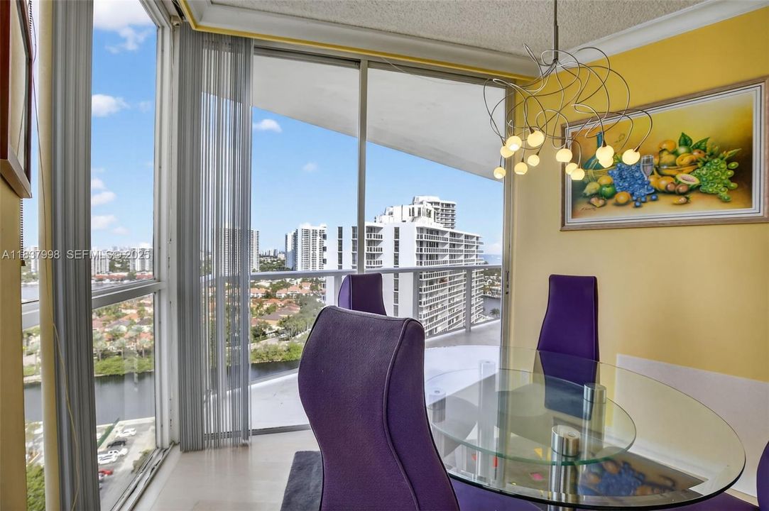 For Sale: $1,250,000 (2 beds, 2 baths, 1800 Square Feet)