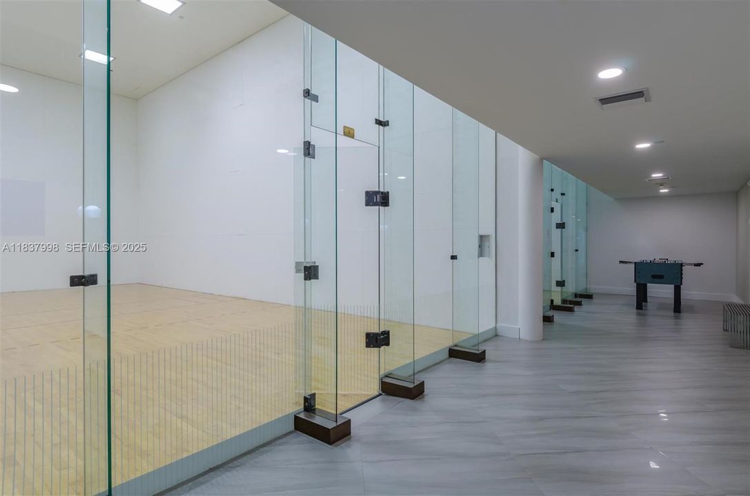 For Sale: $1,250,000 (2 beds, 2 baths, 1800 Square Feet)