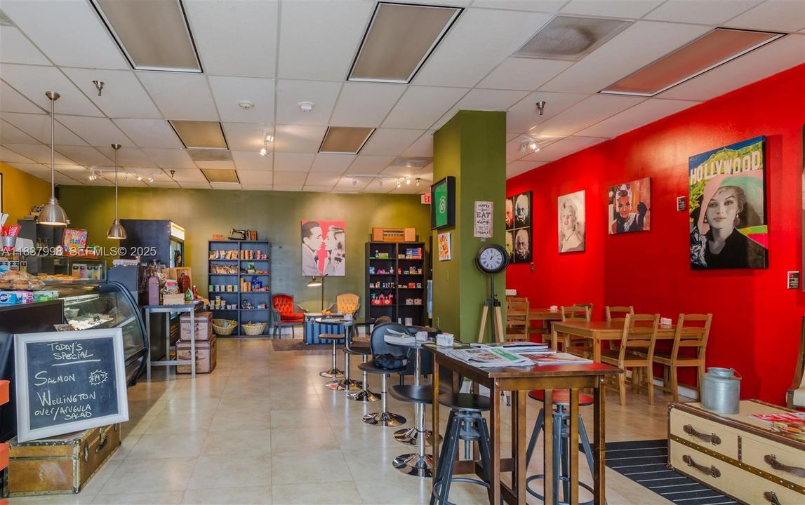 For Sale: $1,250,000 (2 beds, 2 baths, 1800 Square Feet)