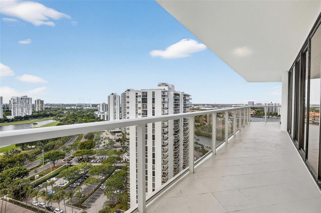 For Sale: $1,250,000 (2 beds, 2 baths, 1800 Square Feet)