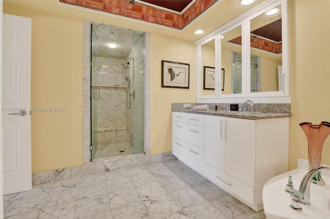 For Sale: $1,250,000 (2 beds, 2 baths, 1800 Square Feet)