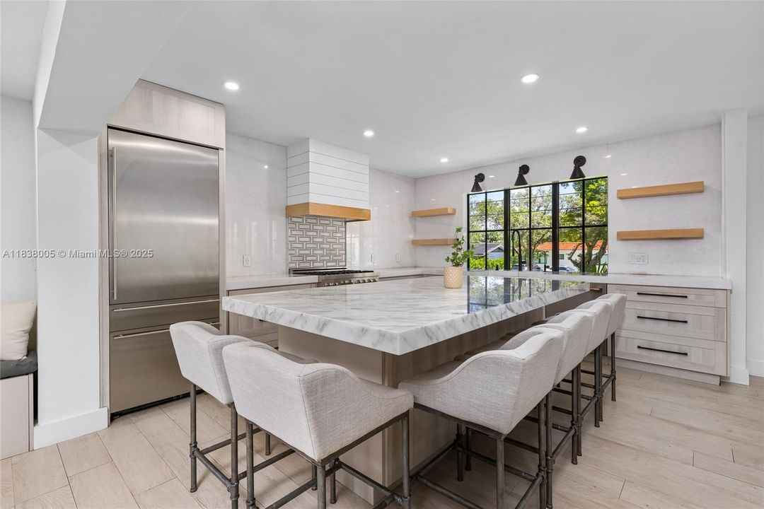 В аренду: $18,500 (4 спален, 4 ванн, 3639 Квадратных фут)