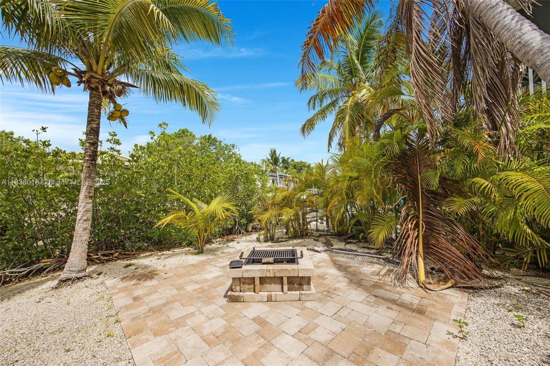 Activo con contrato: $810,000 (3 camas, 2 baños, 1100 Pies cuadrados)