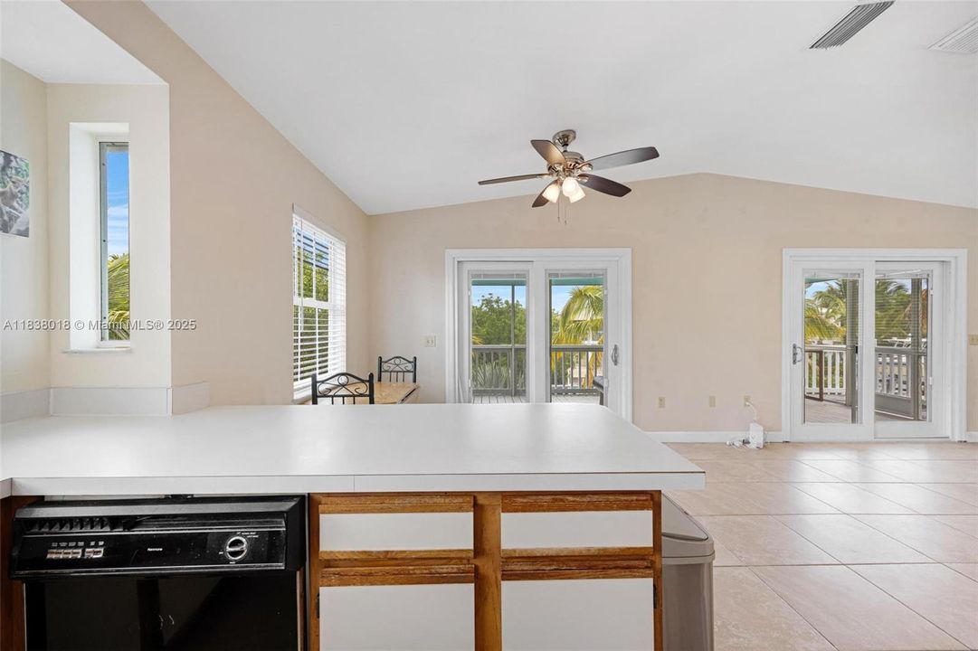 Activo con contrato: $810,000 (3 camas, 2 baños, 1100 Pies cuadrados)