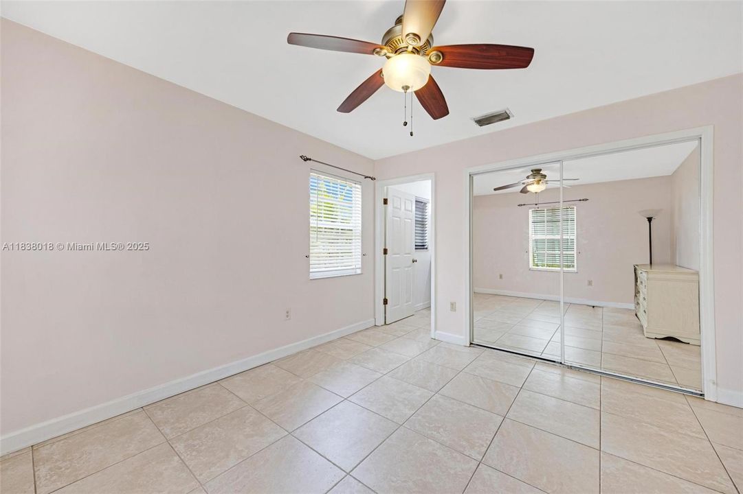 Activo con contrato: $810,000 (3 camas, 2 baños, 1100 Pies cuadrados)