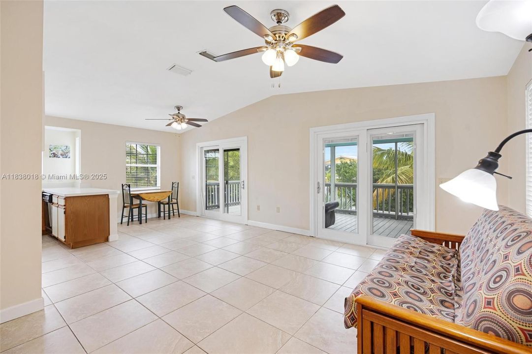 Activo con contrato: $810,000 (3 camas, 2 baños, 1100 Pies cuadrados)