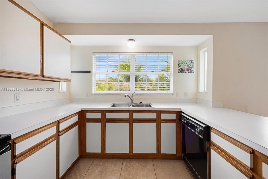 Activo con contrato: $810,000 (3 camas, 2 baños, 1100 Pies cuadrados)