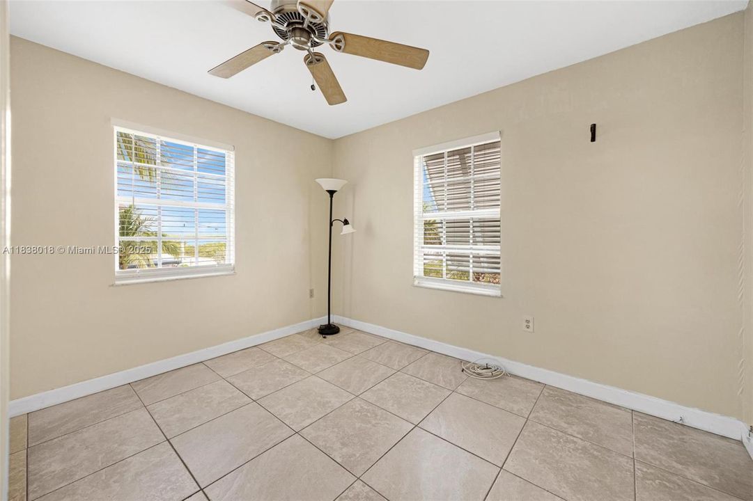 Activo con contrato: $810,000 (3 camas, 2 baños, 1100 Pies cuadrados)