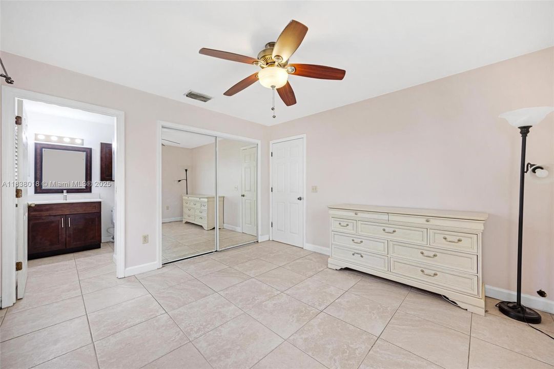 Activo con contrato: $810,000 (3 camas, 2 baños, 1100 Pies cuadrados)