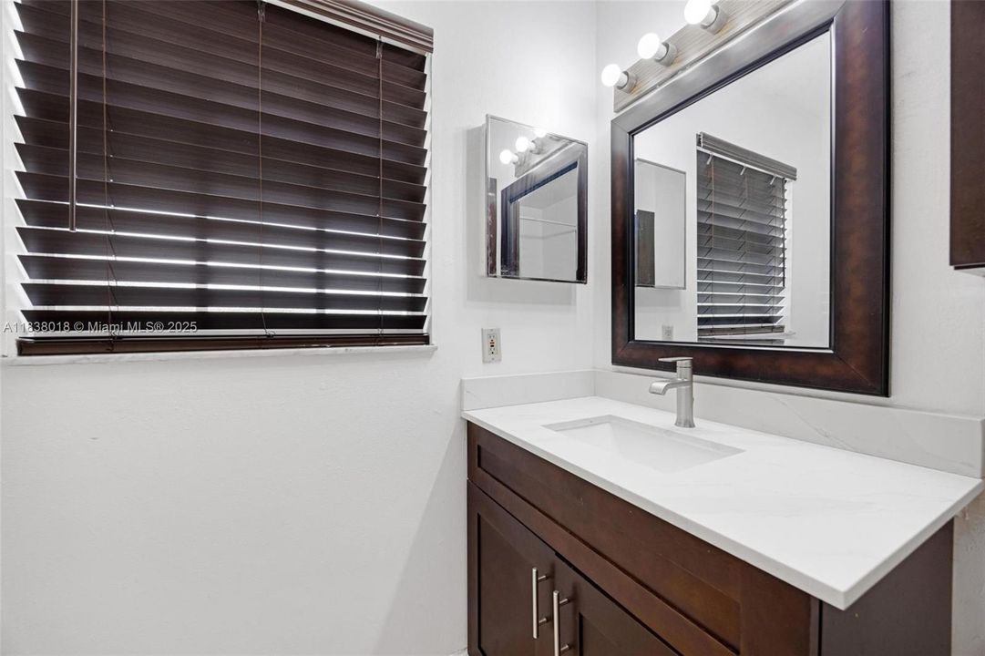 Activo con contrato: $810,000 (3 camas, 2 baños, 1100 Pies cuadrados)