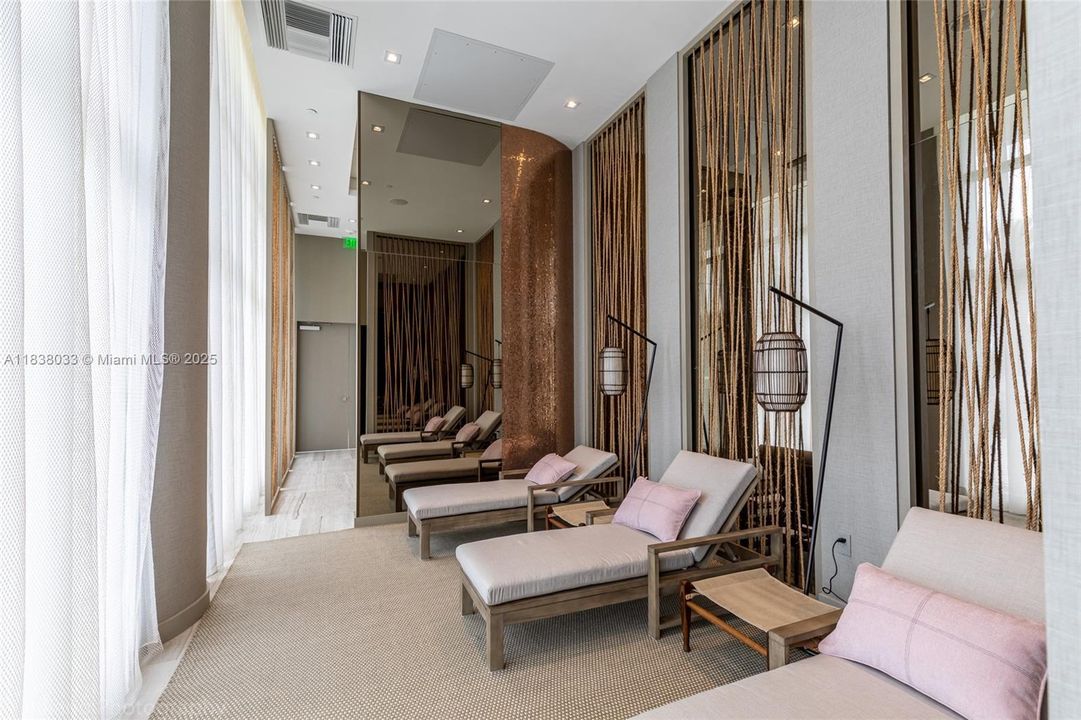 En Venta: $699,000 (2 camas, 2 baños, 1054 Pies cuadrados)