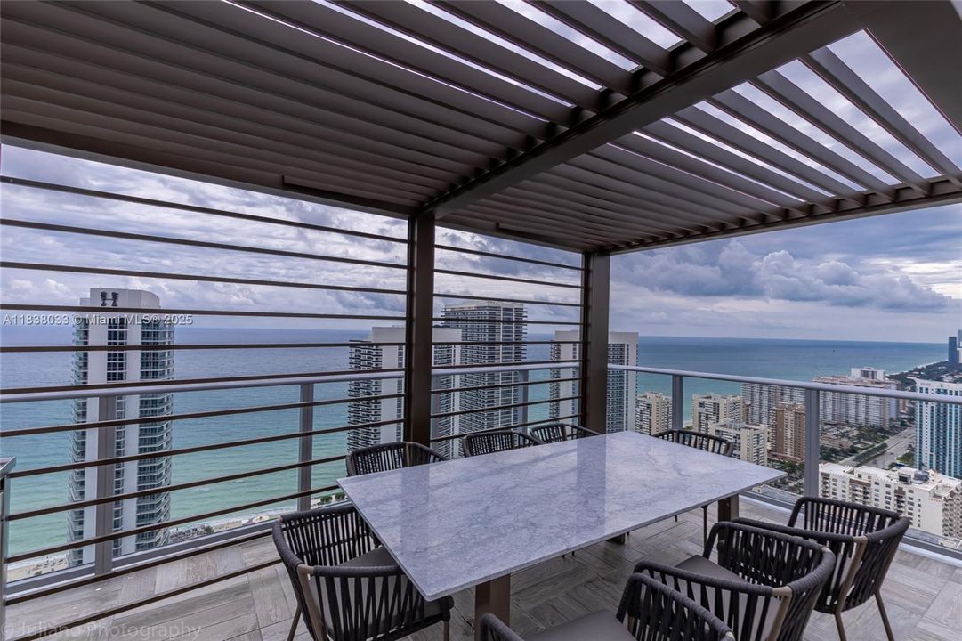 En Venta: $699,000 (2 camas, 2 baños, 1054 Pies cuadrados)