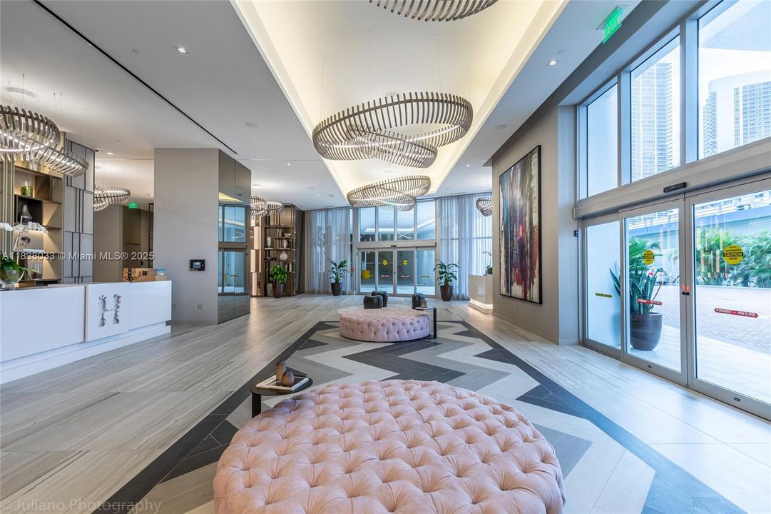 En Venta: $699,000 (2 camas, 2 baños, 1054 Pies cuadrados)