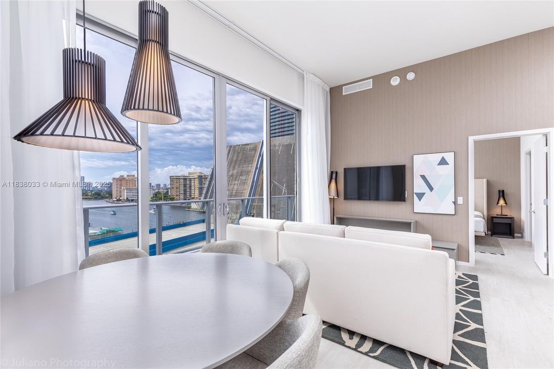 En Venta: $699,000 (2 camas, 2 baños, 1054 Pies cuadrados)